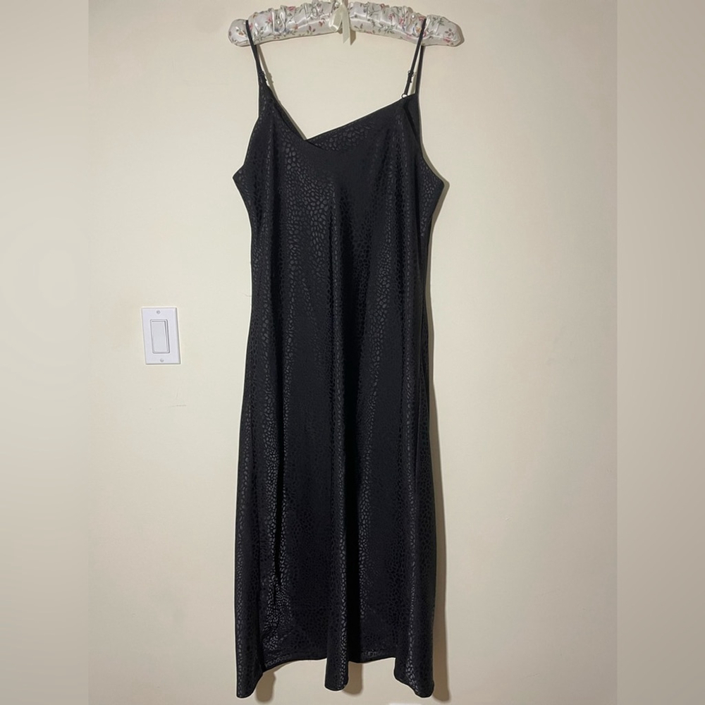 Emma & Michele Spaghetti
Strap Cowl Dress Black Midi Dress - Picture 7 of 9